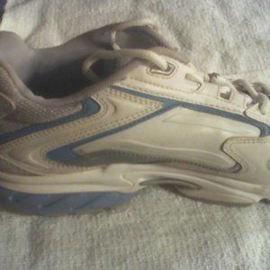 AVIA CANTERLEVER TECHNOLOGY WOMENS TENNIS SHOES